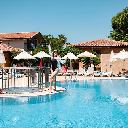 Ozlem Garden 3*